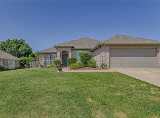 2215 Savannah Dr, Mansfield, TX 76063