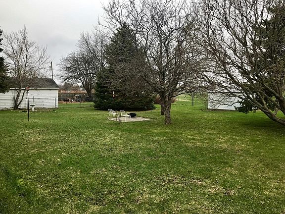 3rd image of 526 Long Lake Ave