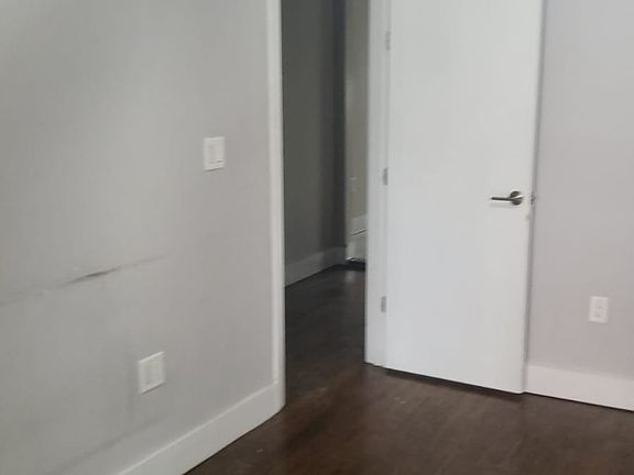 4th image of 615 Bramhall Ave #18Q
