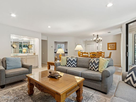 3rd image of 2326/2328 BOXWOOD Lane