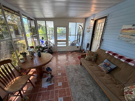 5th image of 31 Falls Way Dr