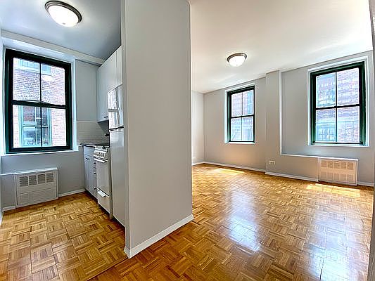 3rd image of 504 E 79th St #5VH