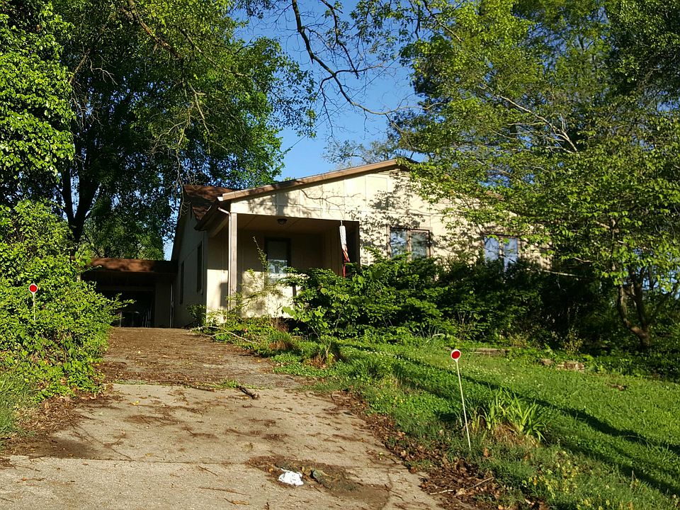 2nd image of 137 Roark Hills Dr