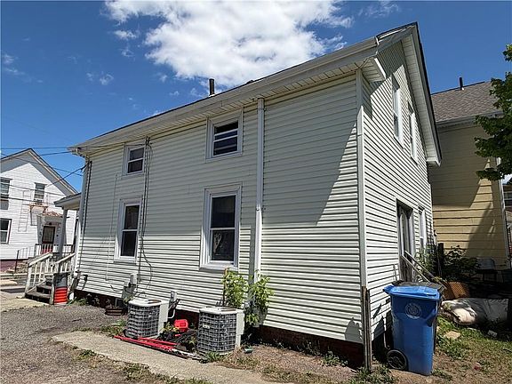 5th image of 52 Hillwood St