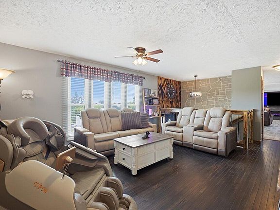 3rd image of 266 Sagewood Dr