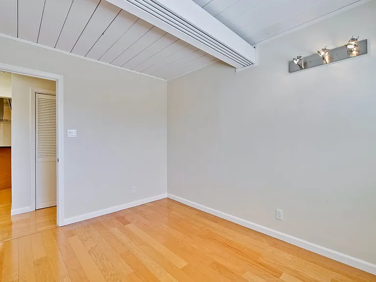 485 Emmons Dr — Photo 38