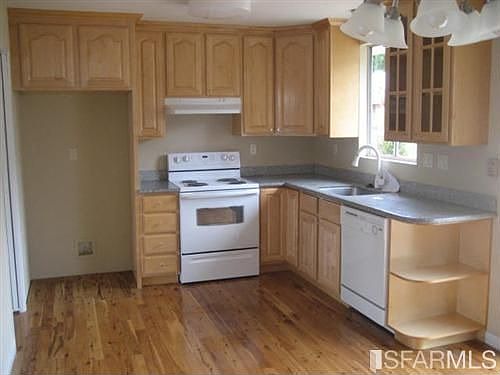 4th image of 631 Price St