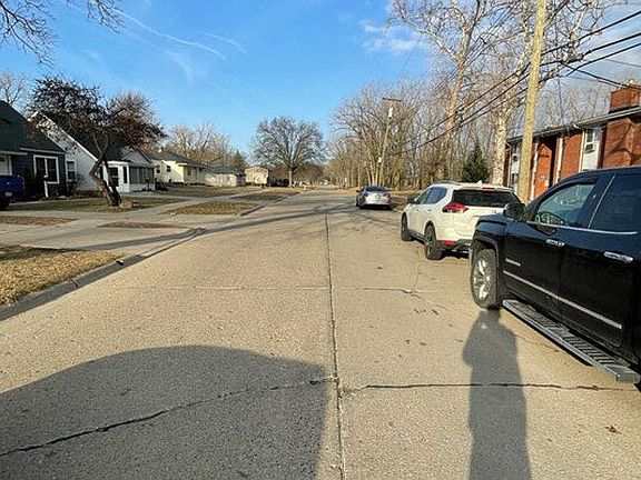 4th image of 24419 Haskell St