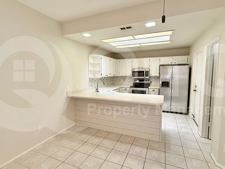 10944 N 117th Pl — Photo 5