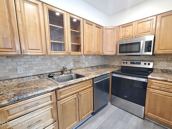 4th image of 913 S Colonial Ct APT A
