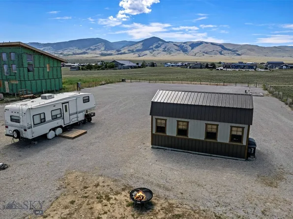 15 Berry Ln, Townsend, MT 59644