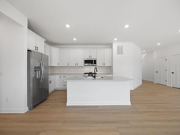 4th image of 7633 Lotus Ln
