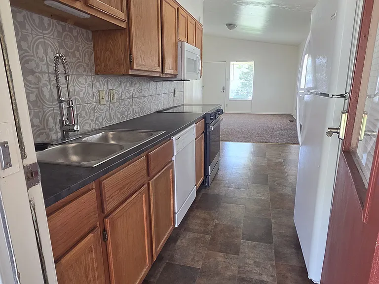 1334 Kennedy Ave — Photo 9