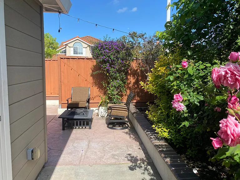 570 Altamont Dr — Photo 17