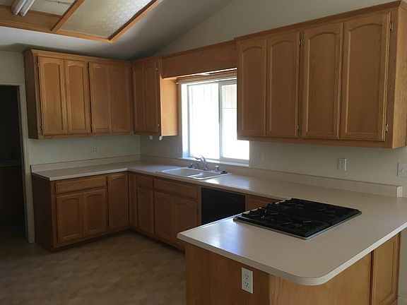 3rd image of 18180 N Meadow Dr
