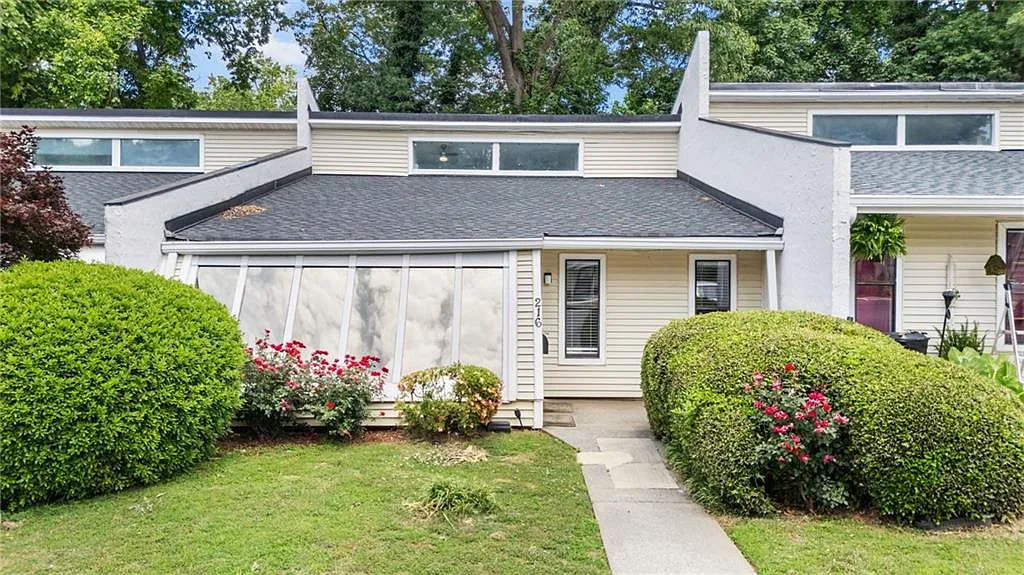 Building Photo - 216 Goshen Ln