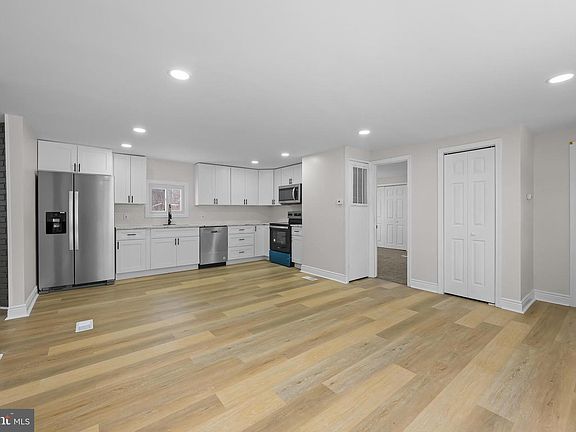 3rd image of 444 Dogtown Rd