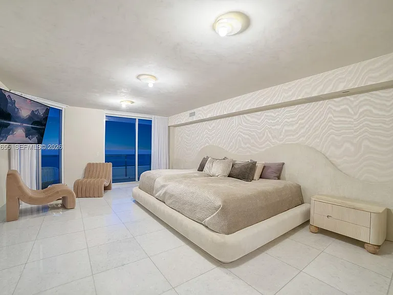 5801 Collins Ave #1200 — Photo 28