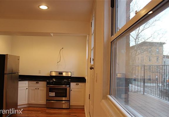 kitchen, living room, w/ balcony
