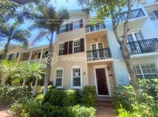 1018 E Heritage Club Cir, Delray Beach, FL 33483