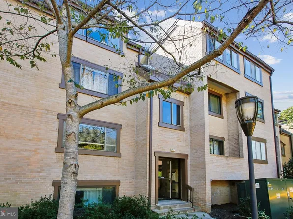 1671 Parkcrest Cir, Reston, VA 20190