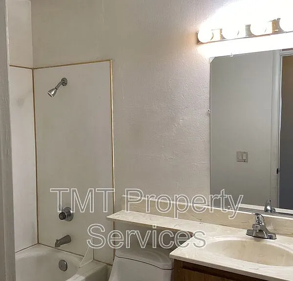 7847 Orchard Woods Cir — Photo 12