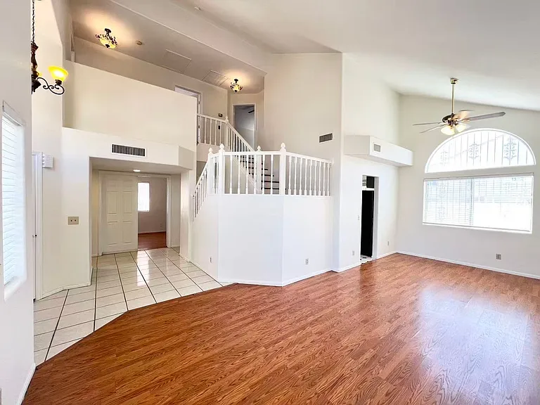 7525 Meadowoak Ln — Photo 3