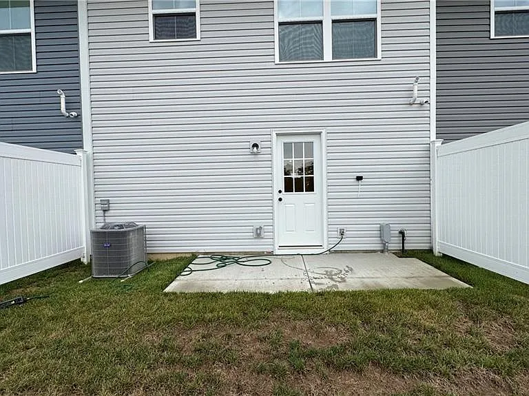 4034 Hemlock Ct — Photo 7