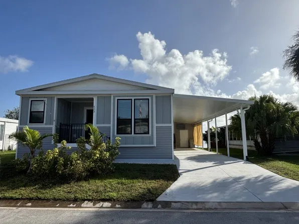 Bal Harbour w/ Den Plan, Village Green