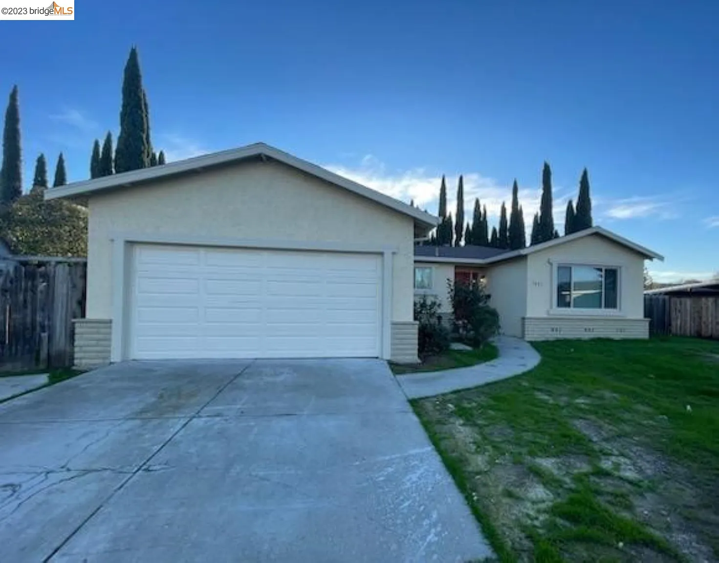 1021 Jewett Ct photo 1