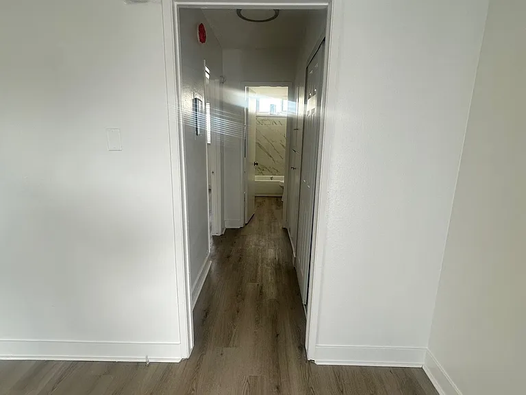 5548 Yarmouth Ave #15 — Photo 5