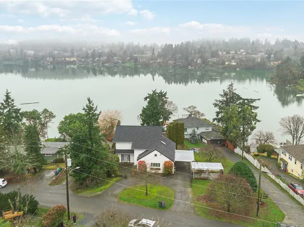 956 Westing Rd, Saanich, BC V9A 2G5