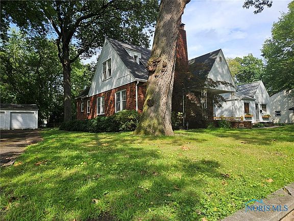 2nd image of 2414 Lambert Dr