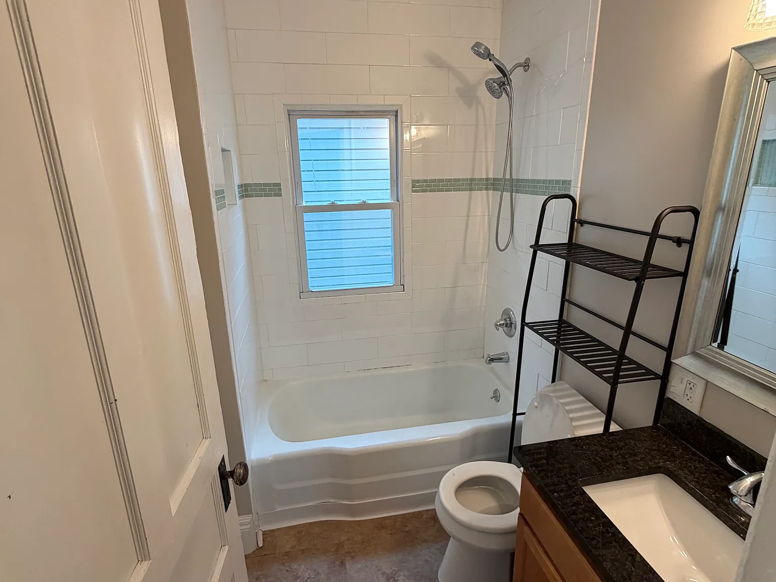 3 bed, 1000 sqft, $1,650 — Photo 4