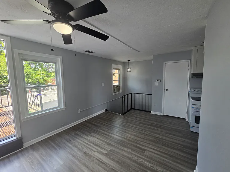 1906 Monongahela Ave #4 — Photo 8