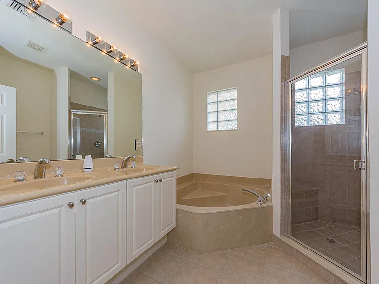 2563 Stockbridge Sq SW — Photo 16