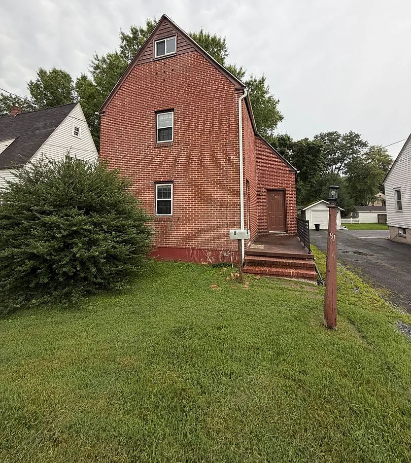 81 E Park Place — Photo 1