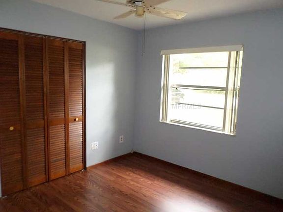 3rd image of 568 Sidney Dr