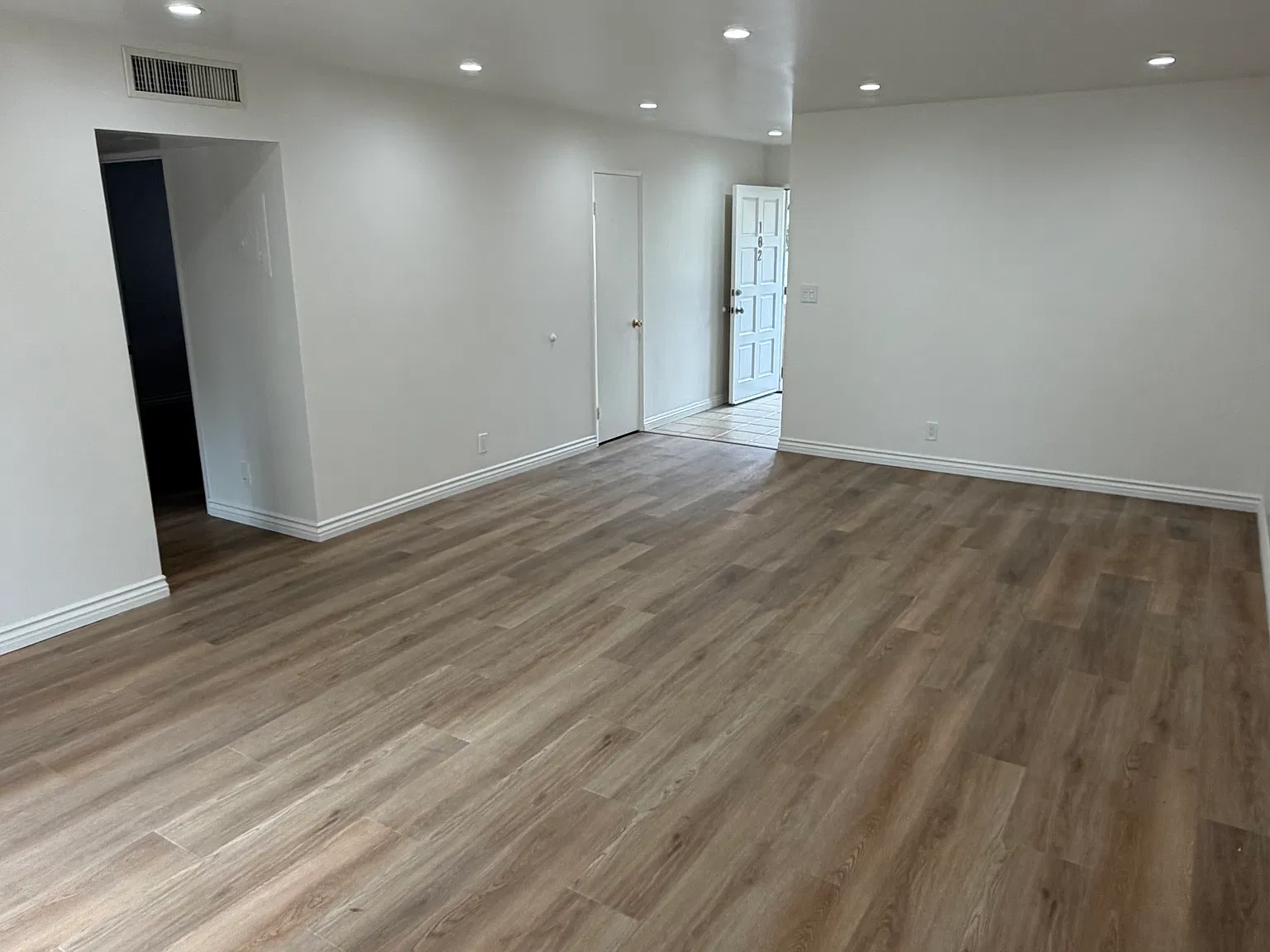 2 bed, 1000 sqft, $2,895 — Photo 2