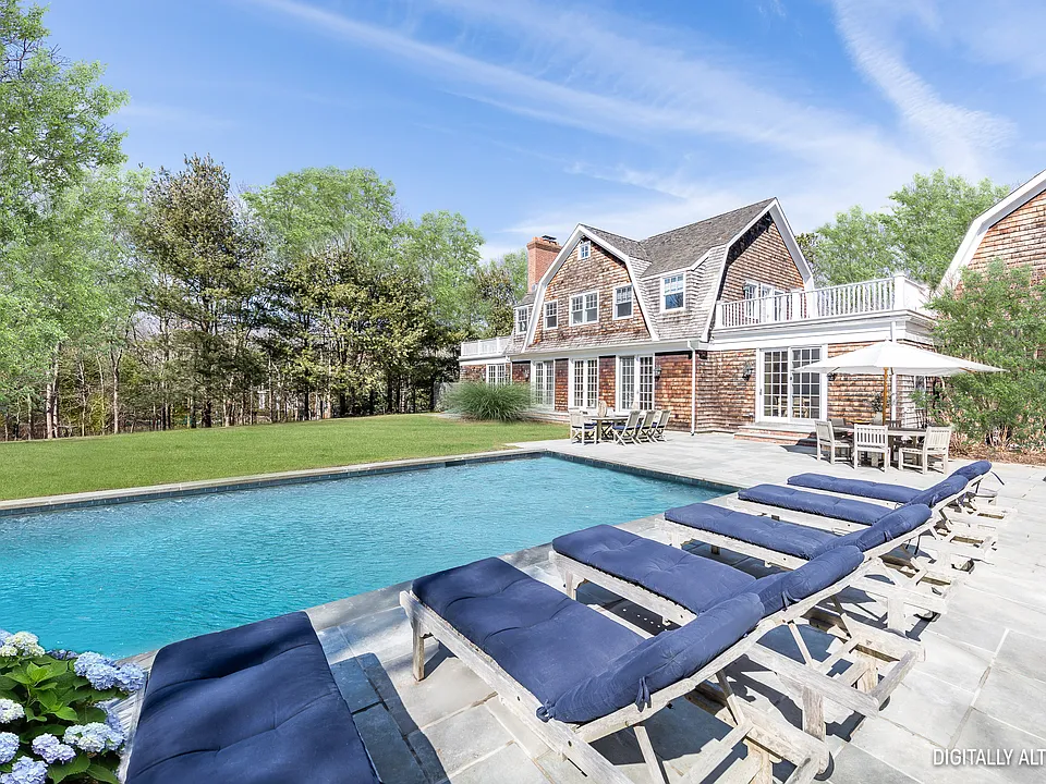 21 Dering Ln