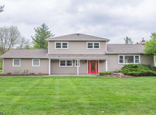 2 Bayberry Ln, Randolph, NJ 07869