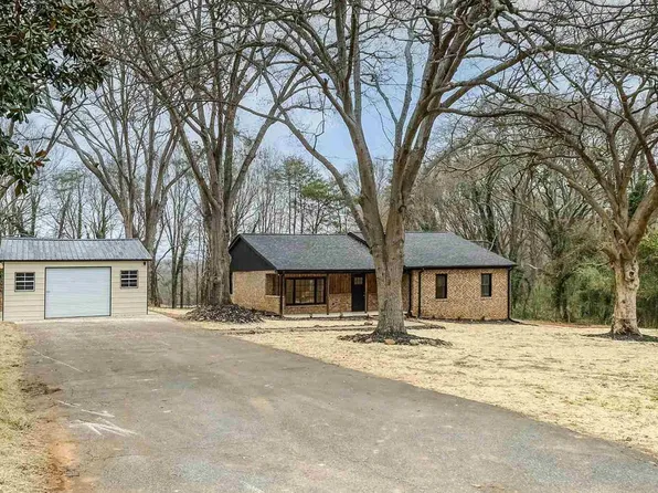 231 Ranch Rd, Spartanburg, SC 29303