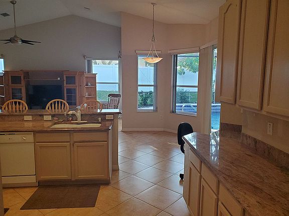 4th image of 1718 Oak Park Ct