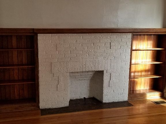 5th image of 3607 N Oakley Ave #1