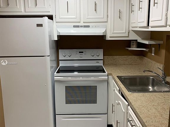 3rd image of 2935 NE 163rd St APT 5Q