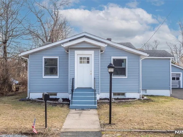 454 S Riverview Dr, Totowa, NJ 07512