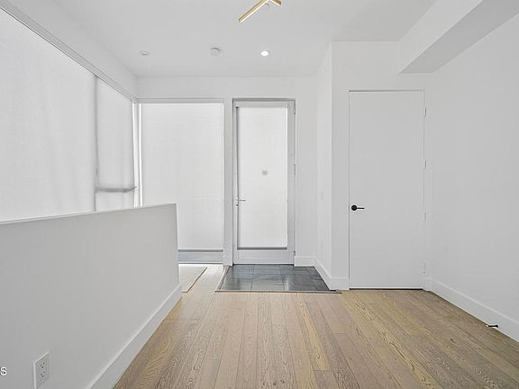 5th image of 1345 Havenhurst Dr APT 16