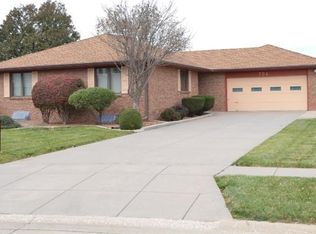 704 Glenarbor Cir, Lincoln, NE 68512