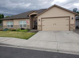 736 SE 3rd St, College Place, WA 99324