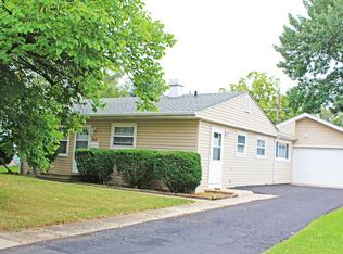 23 Robin Rd, Carpentersville, IL 60110